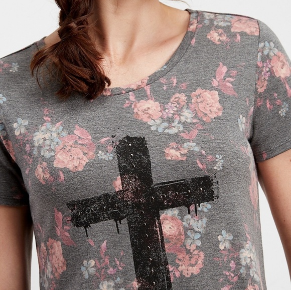 Maurices cross tee - Picture 1 of 1